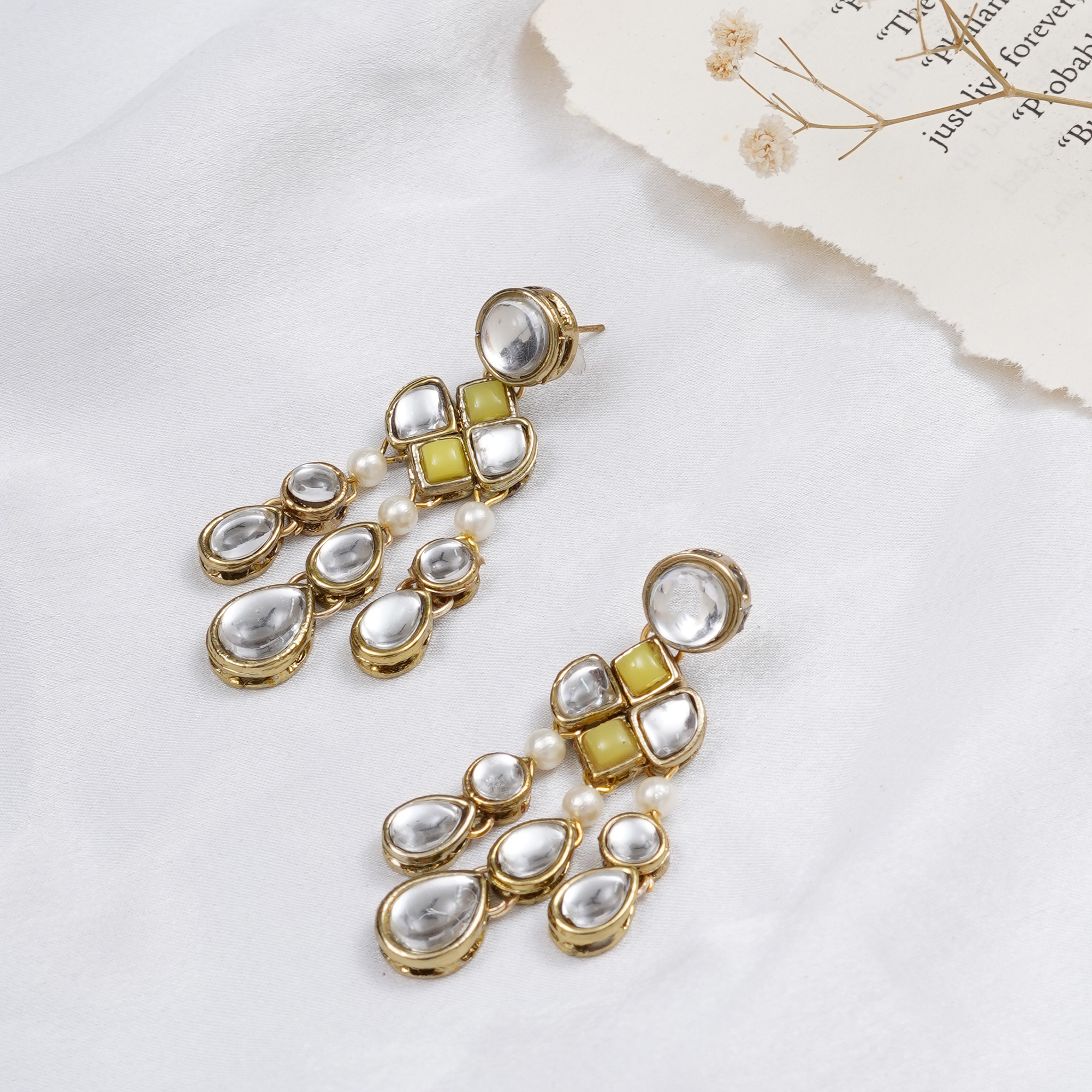 Droopy Kundan Light Yellow Earrings 