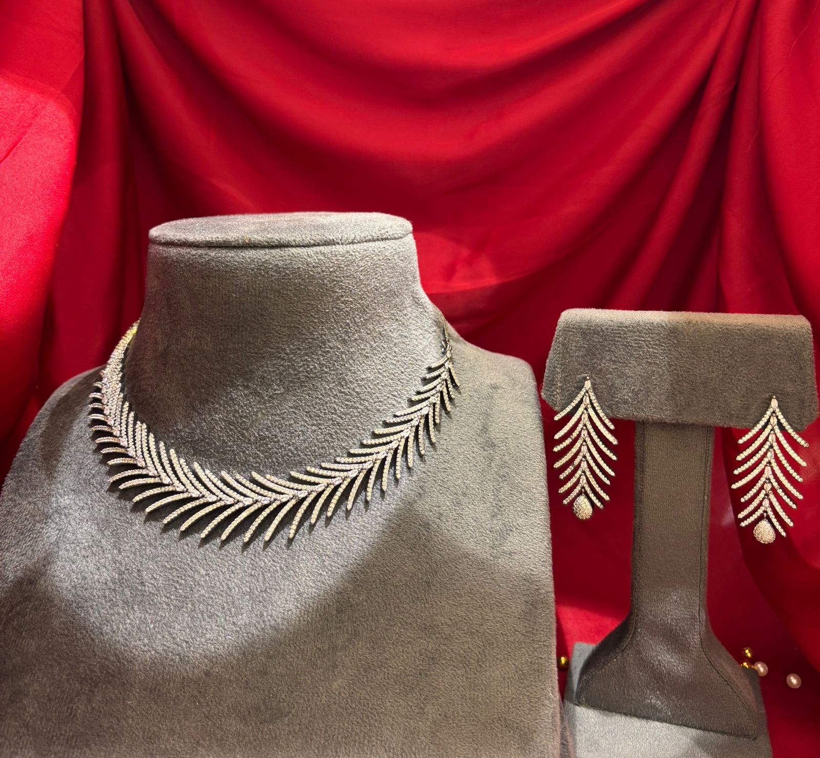 Glitz Leaf Necklace Set
